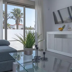 https://poris-corralejo-beachfront-seaview-1-platino-by-holidayshome.in-canary-islands.com